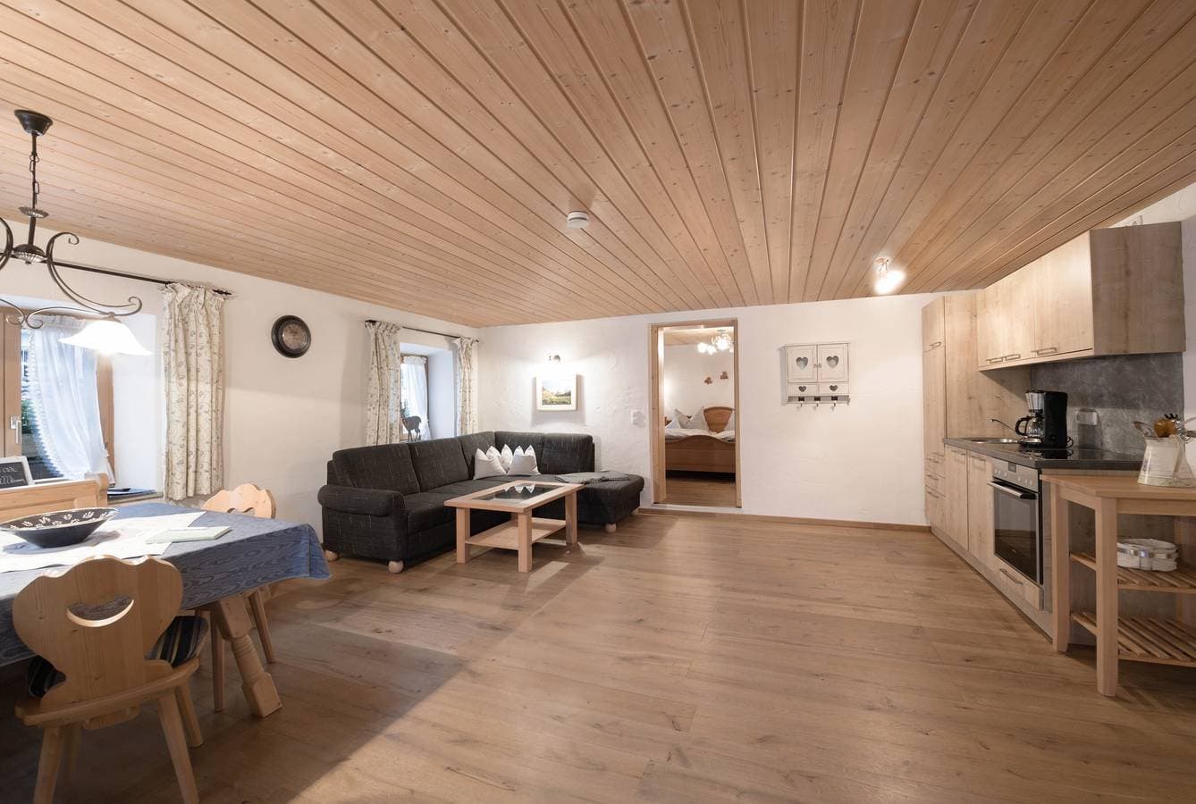 Foto 5 von 25: Ferienwohnung Waxenstein mit Balkon, Bergblick und WLAN