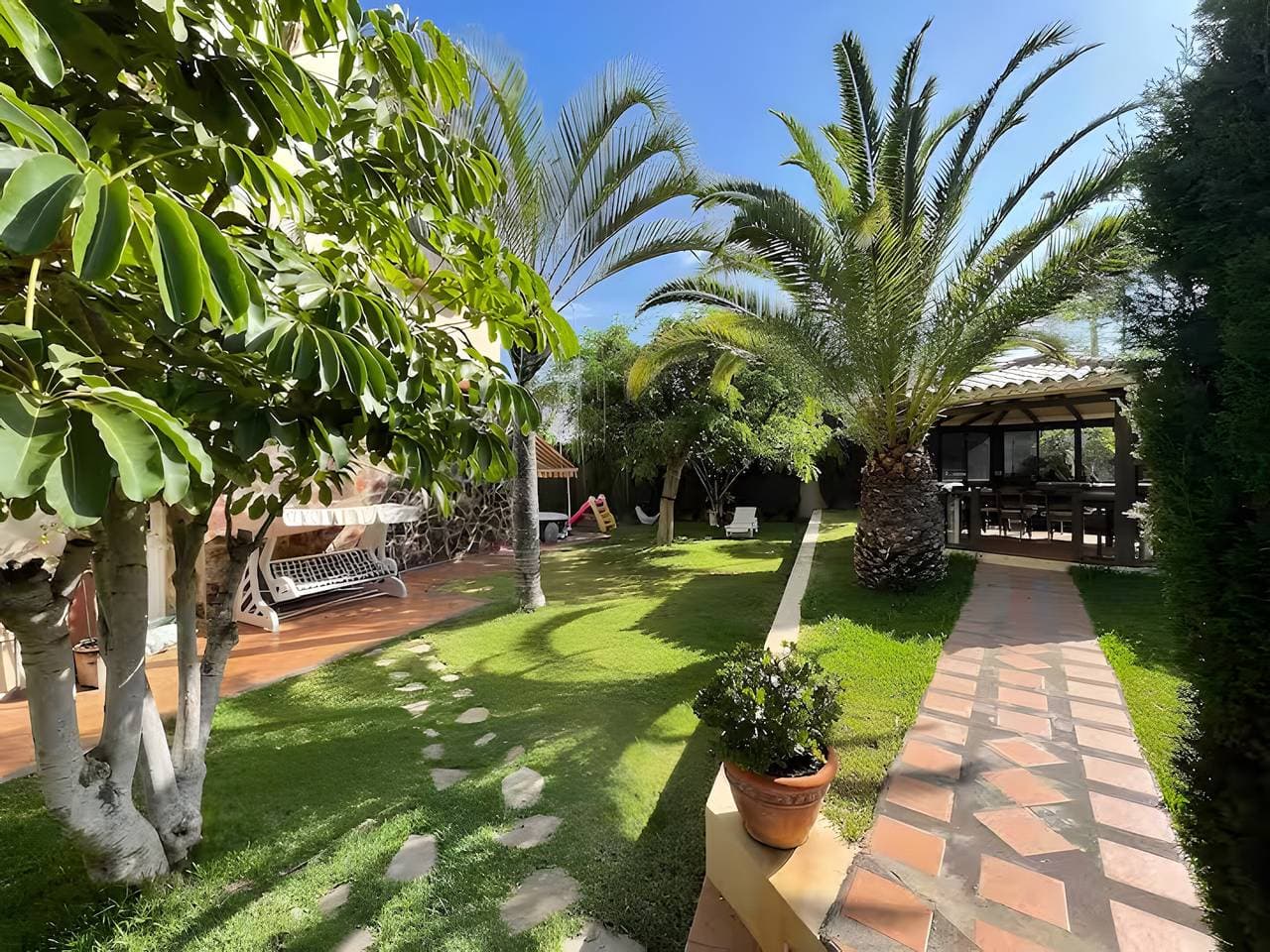 Preciosa Casa Con Jardín Privado 1