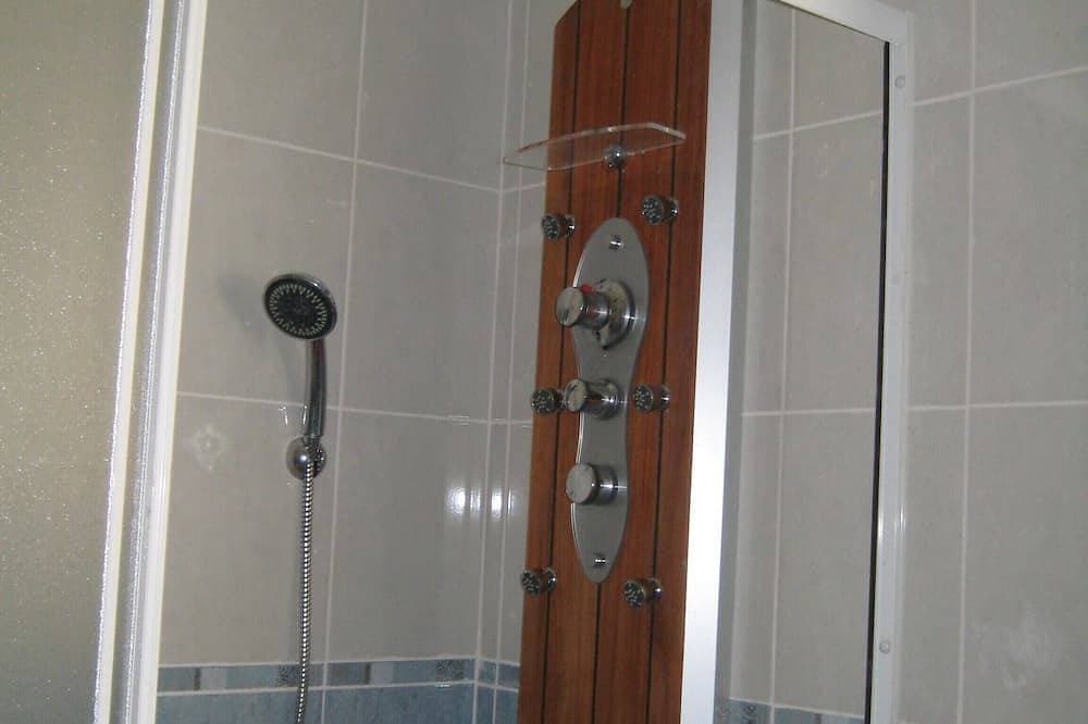 Foto 6 von 16: ---- Holzchalet ----