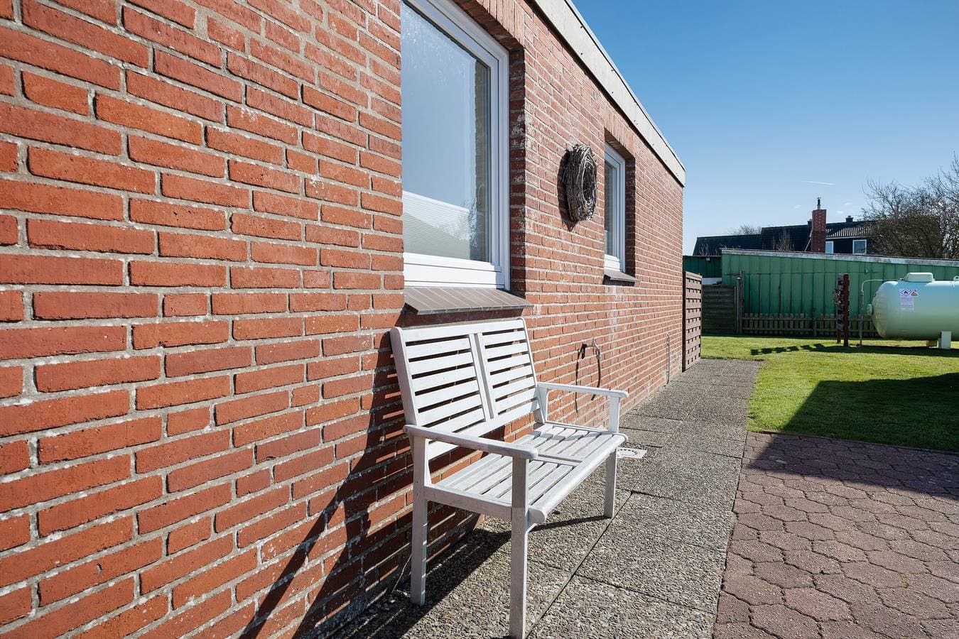 Foto 2 von 31: Apartment Ferienwohnung Friesenkoje direkte Wasserlage am Yachthafen  und WLAN