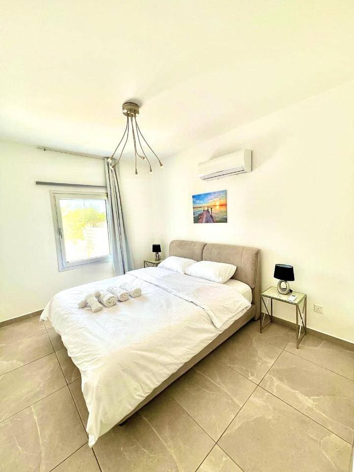 Foto 7 von 28: Seaside Escape - Charming Sunlit 2Br Flat