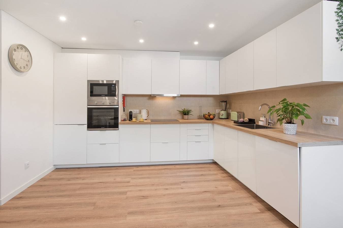 Foto 10 von 24: Ferienwohnung 'Downtown Lux' mit gemeinsamer Terrasse, Wi-Fi und Klimaanlage