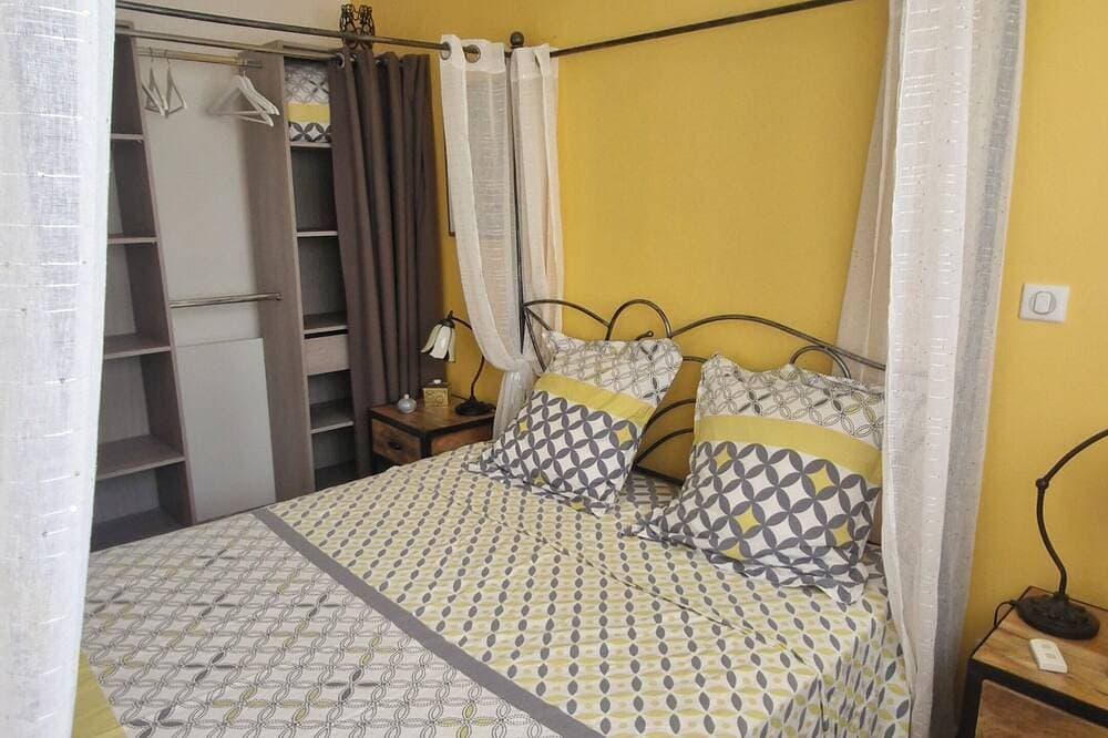Foto 2 von 23: A beautiful bed-and-breakfast in the Ardèche, in a quiet setting surrounded by scrubland.