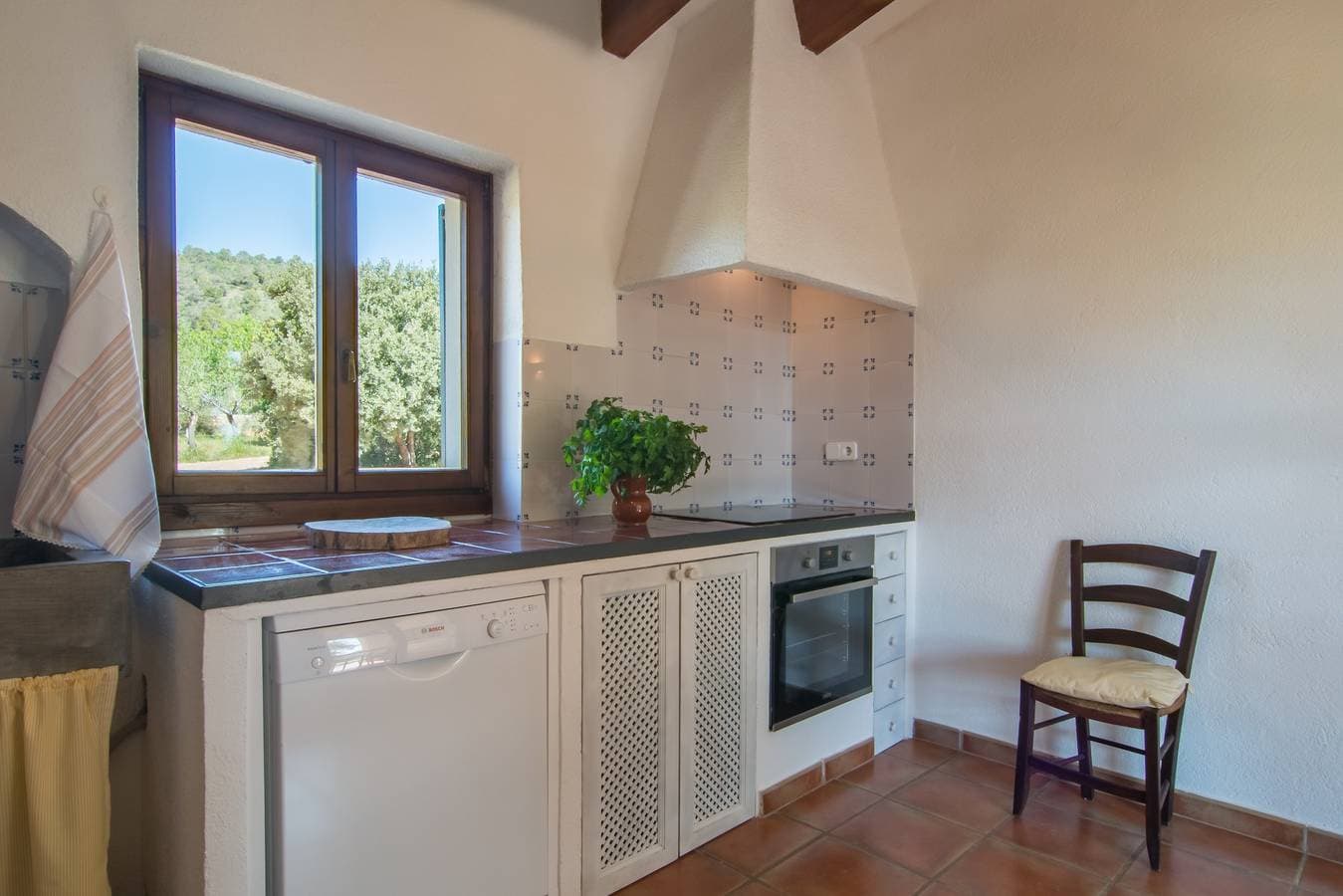 Foto 11 von 29: Schönes Ferienhaus "Finca Es Garballó" mit Garten, Pool, Terrassen und WLAN; Parkplätze vorhanden