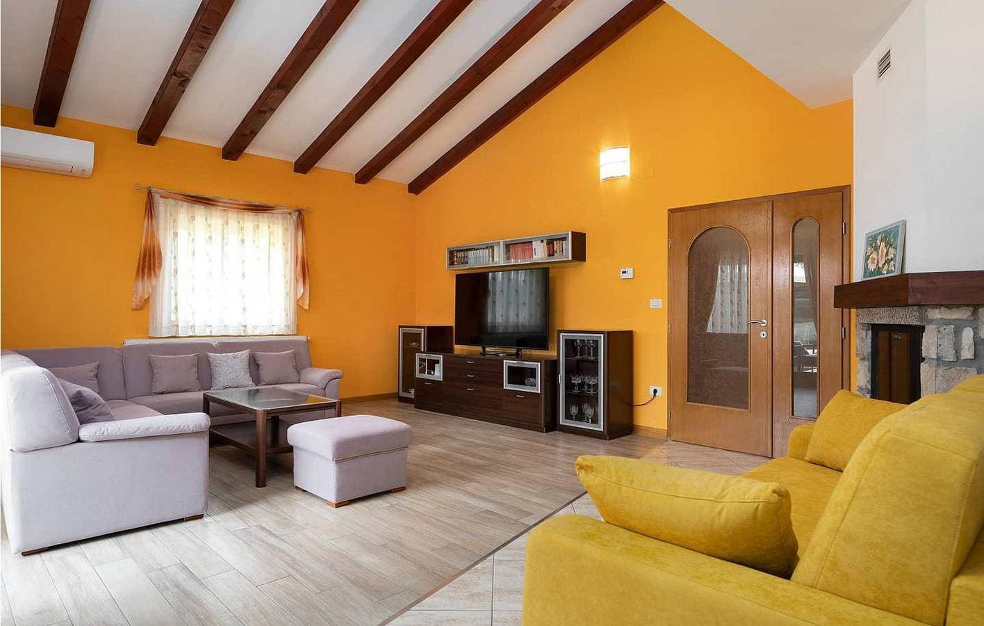 Foto 8 von 49: Stilvolle 1-Zimmer-Wohnung mit Pool und Terrasse, 1,5 km vom Stadtzentrum entfernt