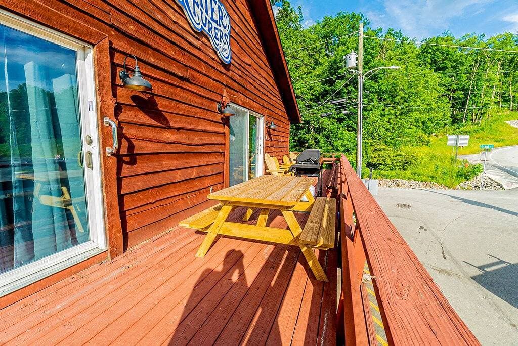 Marietta's River Retreat - Central Ohiopyle Getaway with Hot Tub 1