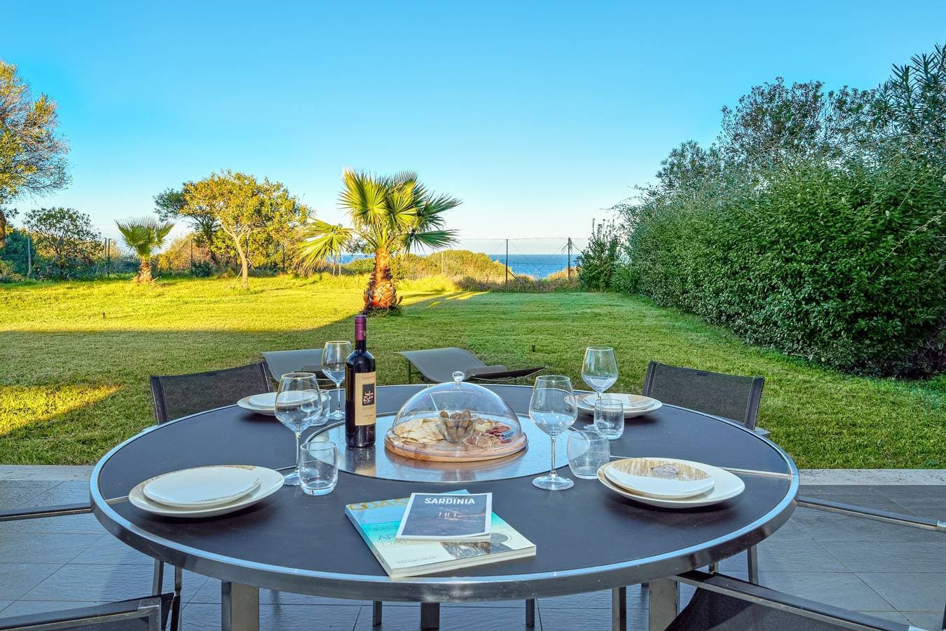 Foto 2 von 27: Geräumige Ferienwohnung "Villa Marconi 6" mit Meerblick, privater Terrasse und Garten