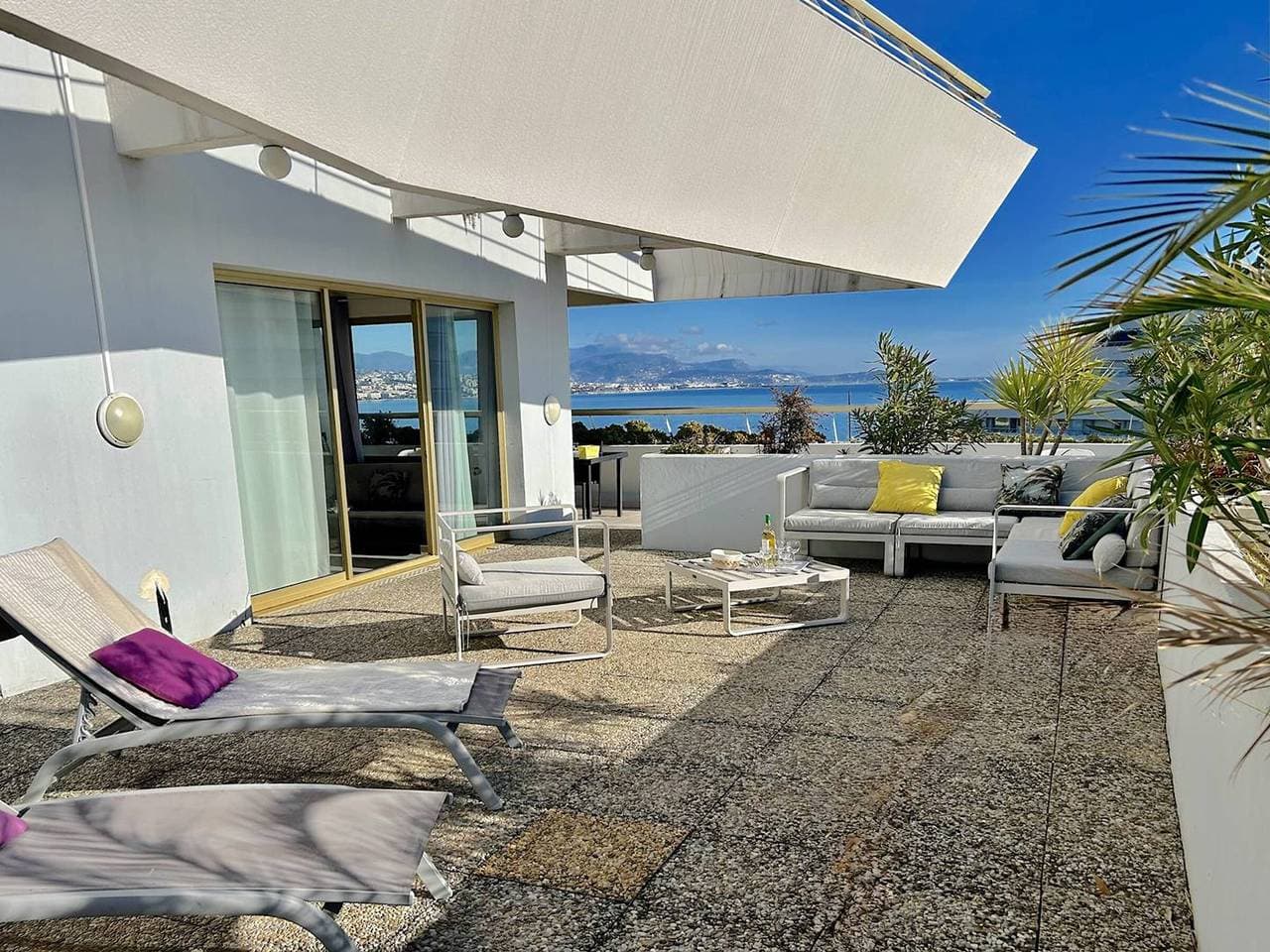 Wunderschöne 3-Zi.-Wohnung mit Terrasse und Parkplatz, 4 Schlafplätze, Villeneuve-Loubet Strand 1