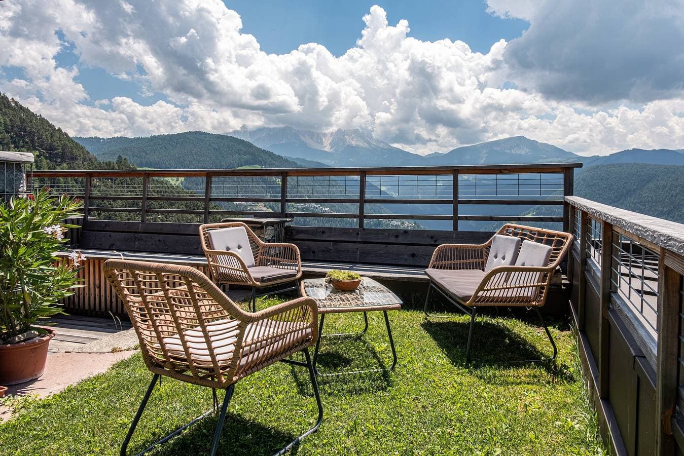 Foto 7 von 29: Apartment 'Gamperhof Planet' mit Bergblick, Gemeinschaftsgarten und Whirlpool
