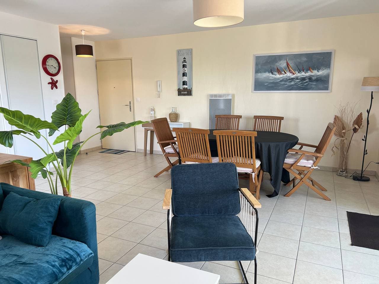 Foto 5 von 32: Moderne 3-Zimmer-Wohnung mit Balkon, Aufzug, nahe Stränden und Geschäften, Parkplatz inklusive