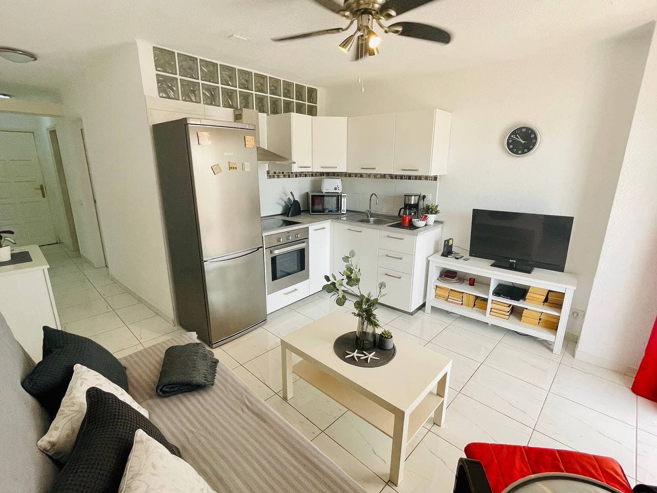 Foto 11 von 33: Ferienwohnung 'Los Geranios 304' mit Gemeinschaftspool, privater Terrasse und WLAN