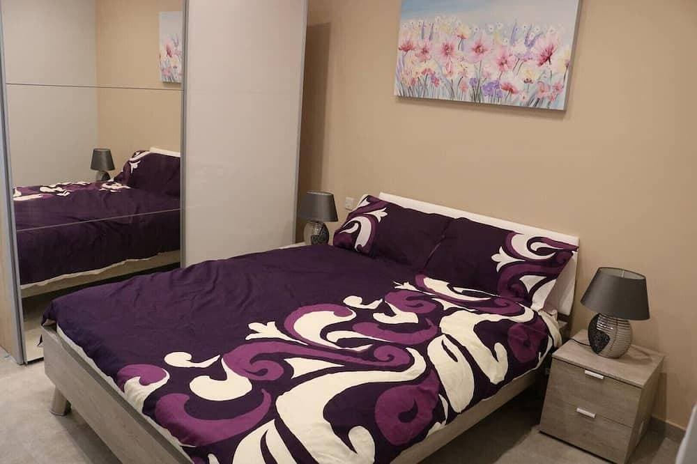 Foto 2 von 5: Neues, modernes Studio-Apartment direkt am Meer in Marsascala