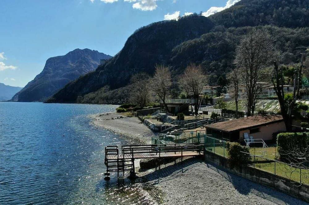 Ferienhaus am See mit privatem Garten und Seebrücke. 1