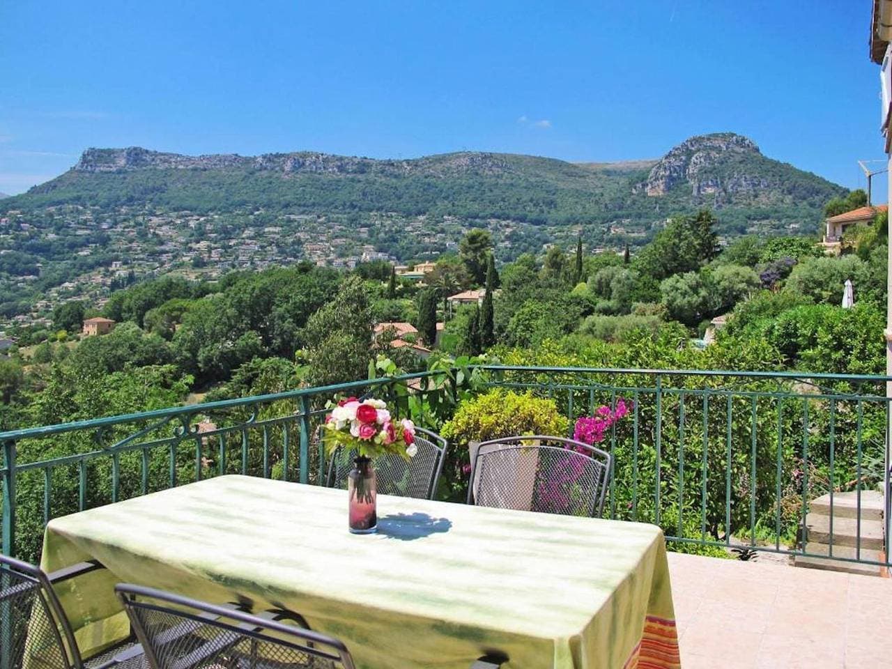 Foto 3 von 39: Romantische Ferienvilla mit Pool in traumhafter Panoramalage
