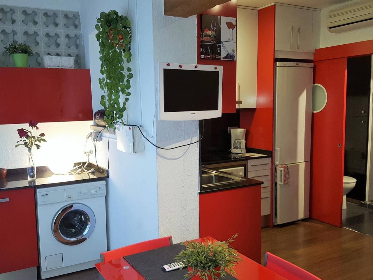 Foto 8 von 24: Gemütliches Studio, neu renoviert, 200m zum Strand, mit privatem Parkplatz und Klimaanlage.