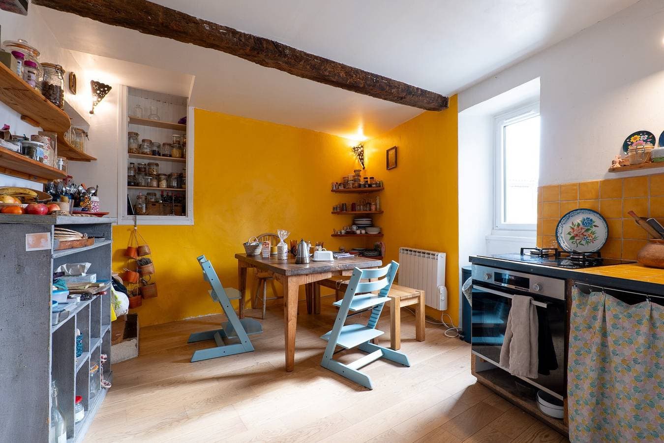 Foto 12 von 20: Gästezimmer „Chambre Au Calme“ mit Bergblick, gemeinsamer Terrasse und WLAN