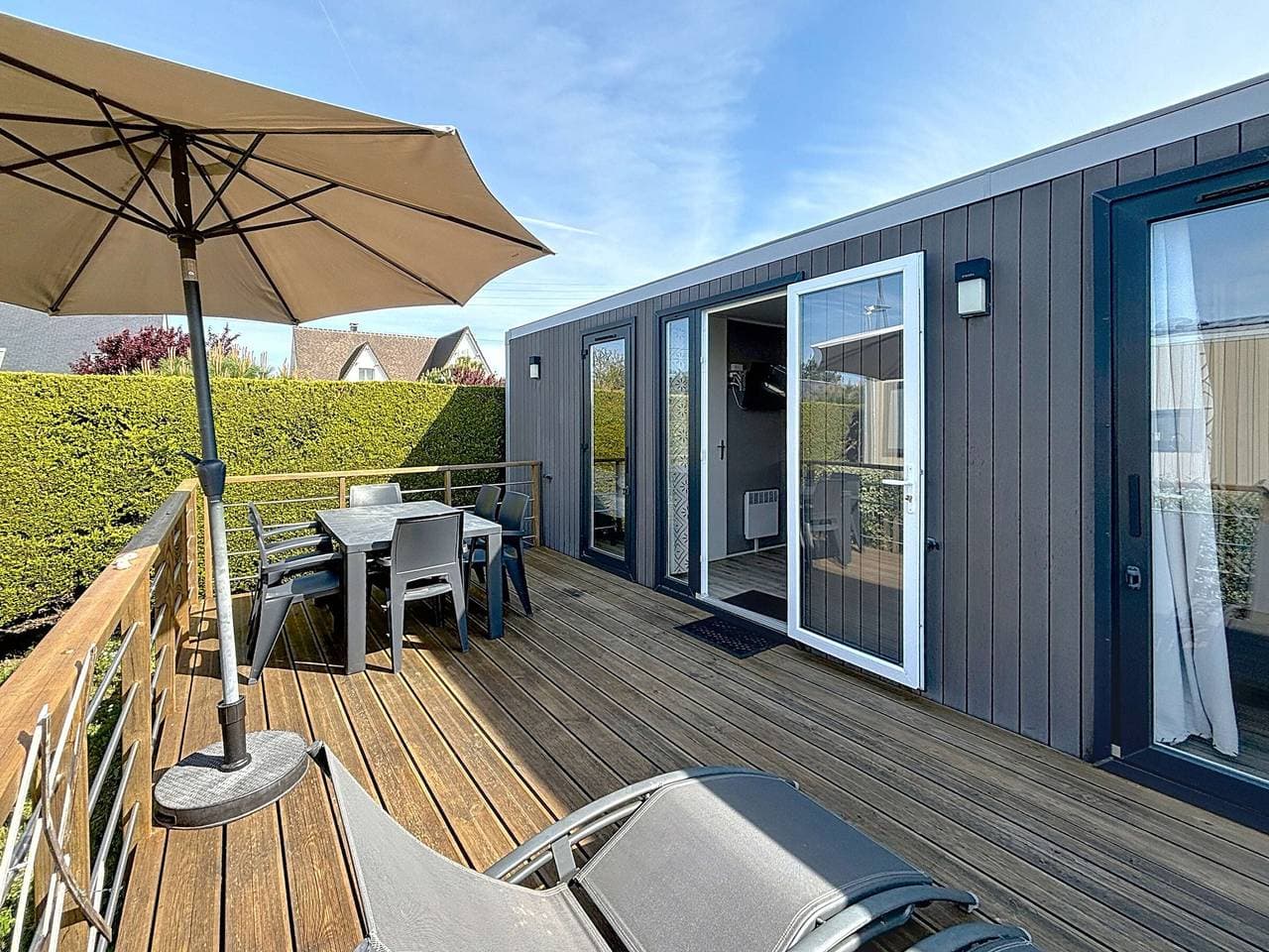 Foto 4 von 22: Mobil-Home Grand Confort, 4 Pers., 2 Ch., 2 SdB, Piscine Chauffée & Proche Mer