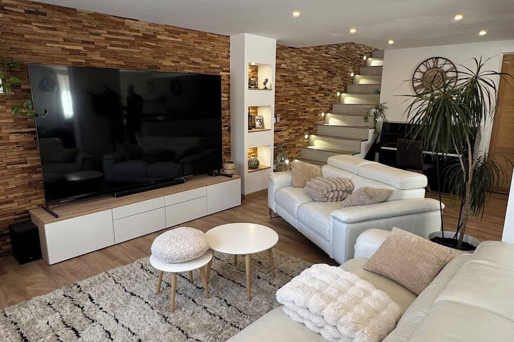 Comfortable villa with spa and fitness room 1