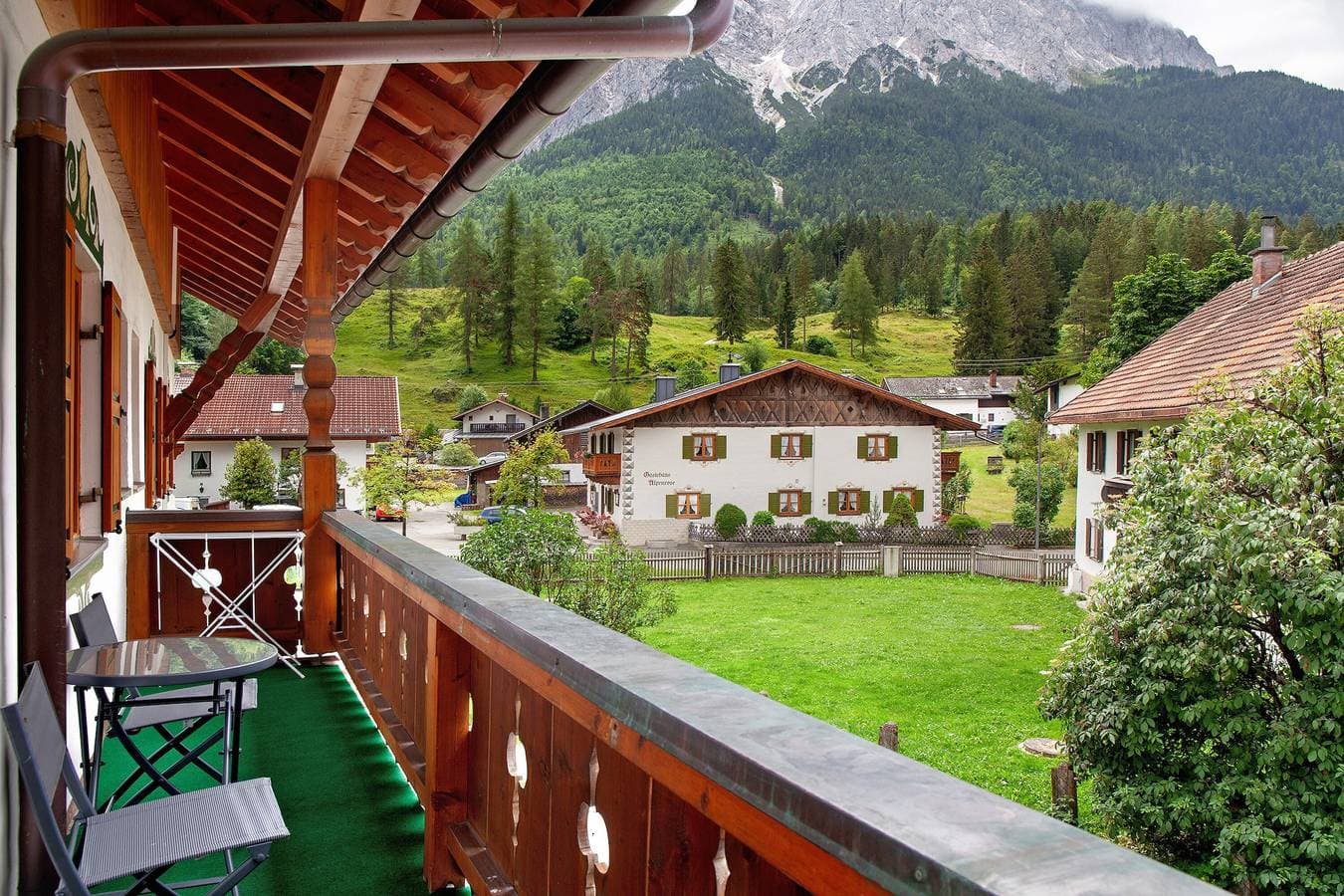 Foto 2 von 21: Ferienwohnung Zugspitze mit Bergblick, Balkon und WLAN