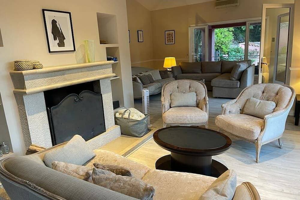 Foto 10 von 30: Large Private Villa - Pool, Tennis, New Aircon, w/ 8 bedrooms