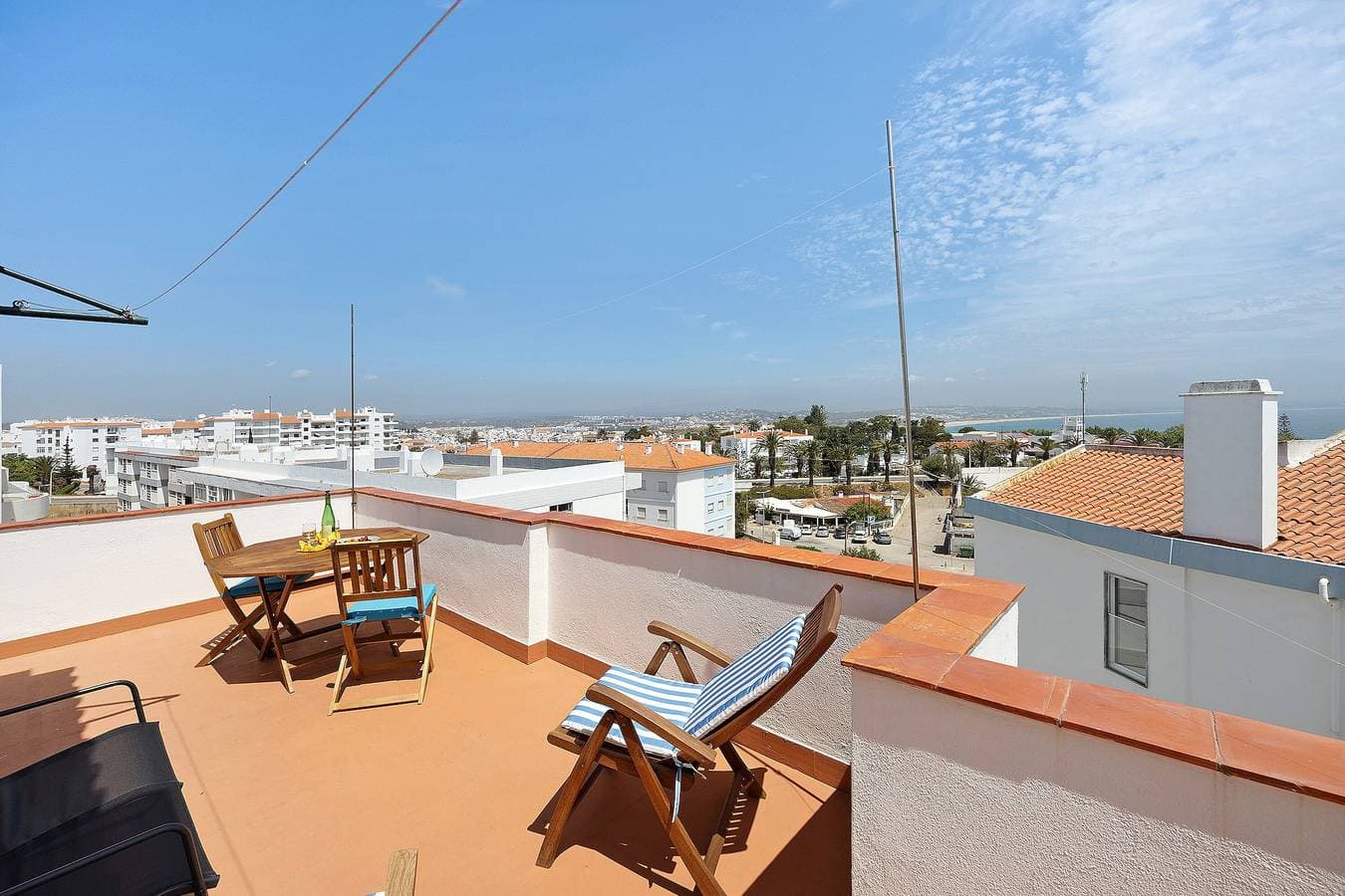 Foto 2 von 23: Ferienwohnung "Wunderbare Bucht" mit großer Dachterrasse, Meerblick und WLAN