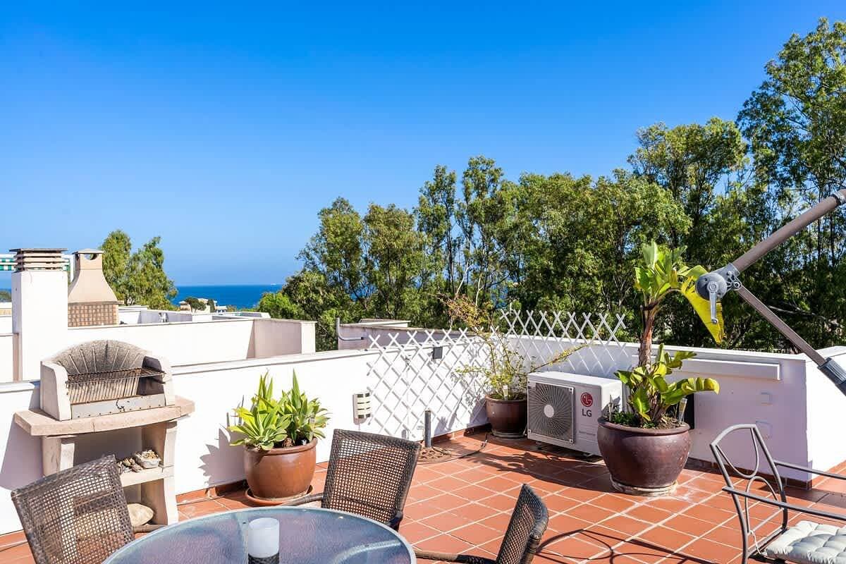 Foto 3 von 22: Terrace Penthouse with Pool by Costarentals