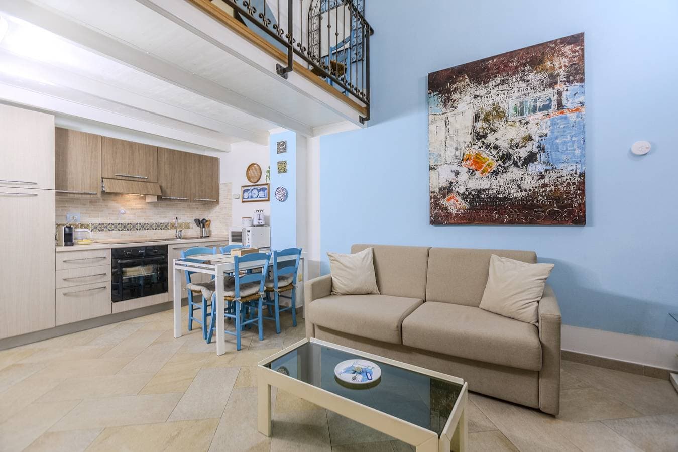 Foto 2 von 19: Castle Hill Loft – Heart of Cagliari Old Town