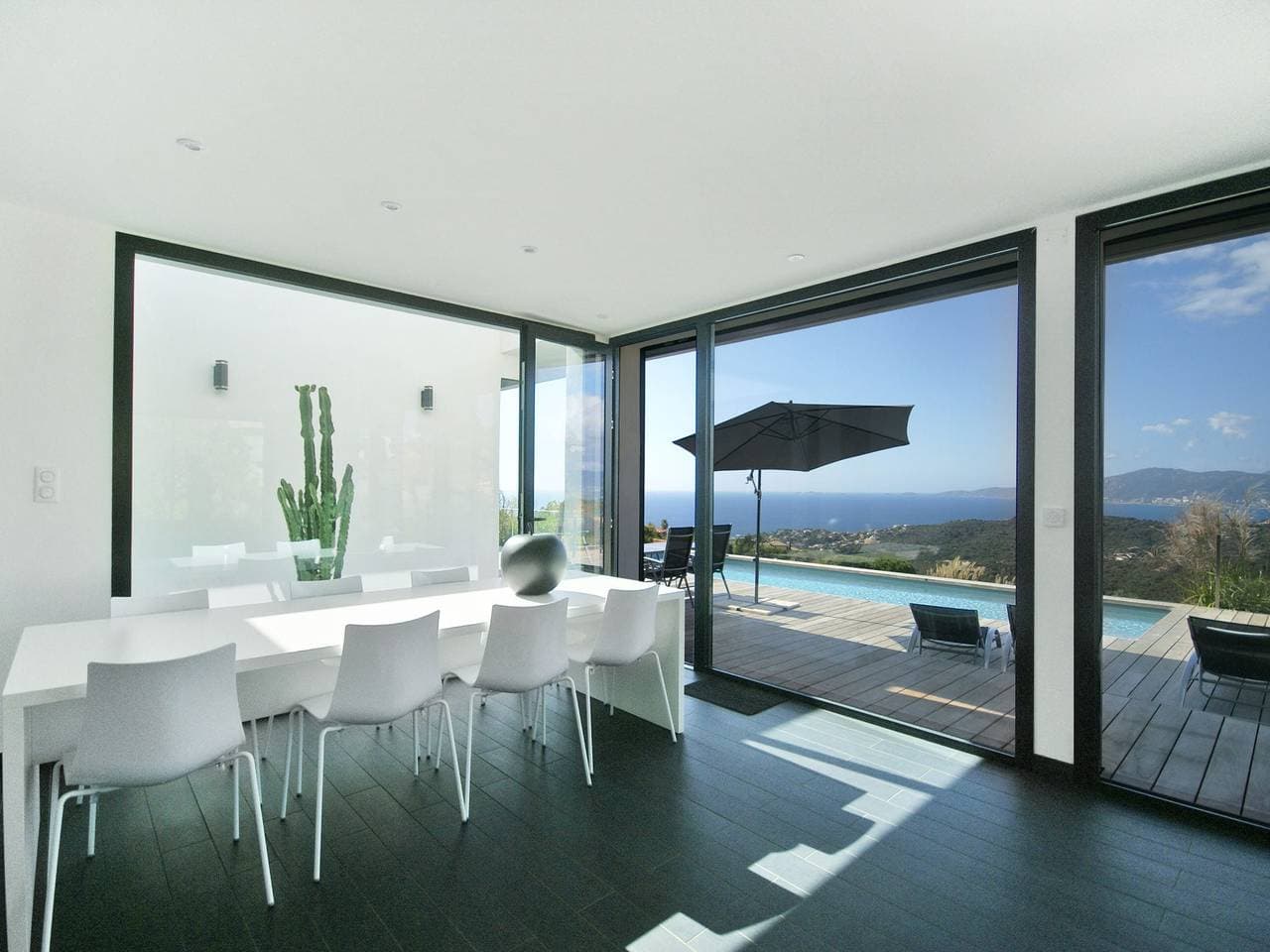 Foto 3 von 40: Sunset Villa mit Blick auf die Bucht