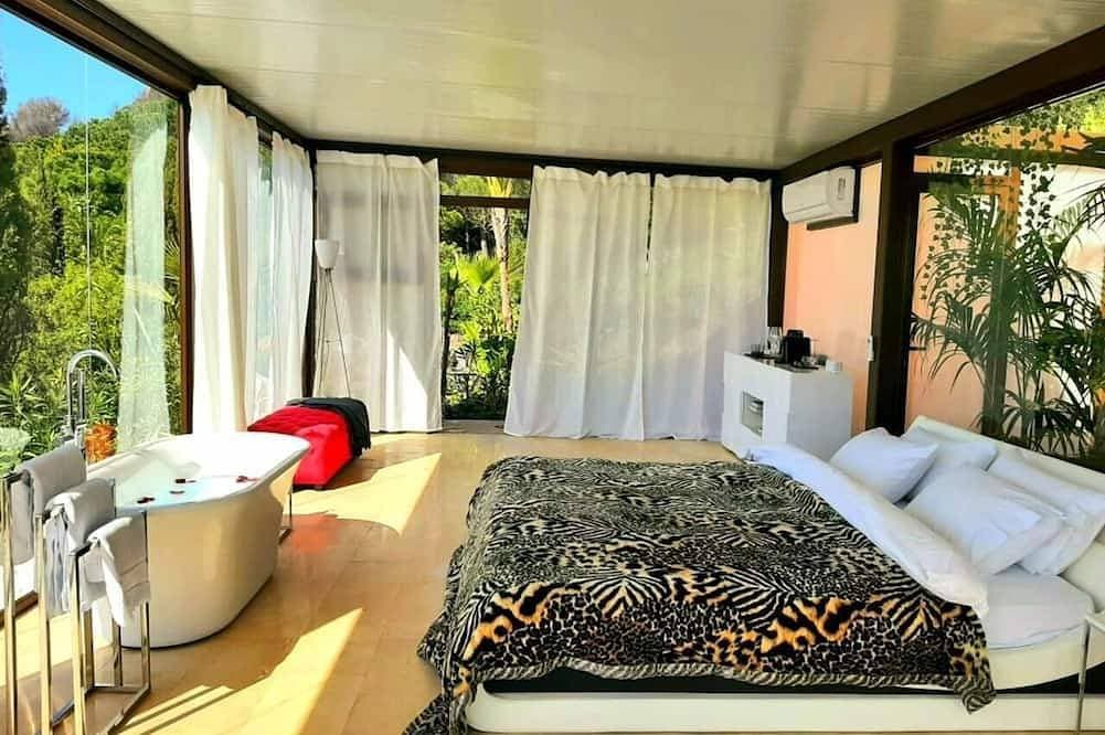 Foto 6 von 25: Stunning Glass Suite with private plunge pool