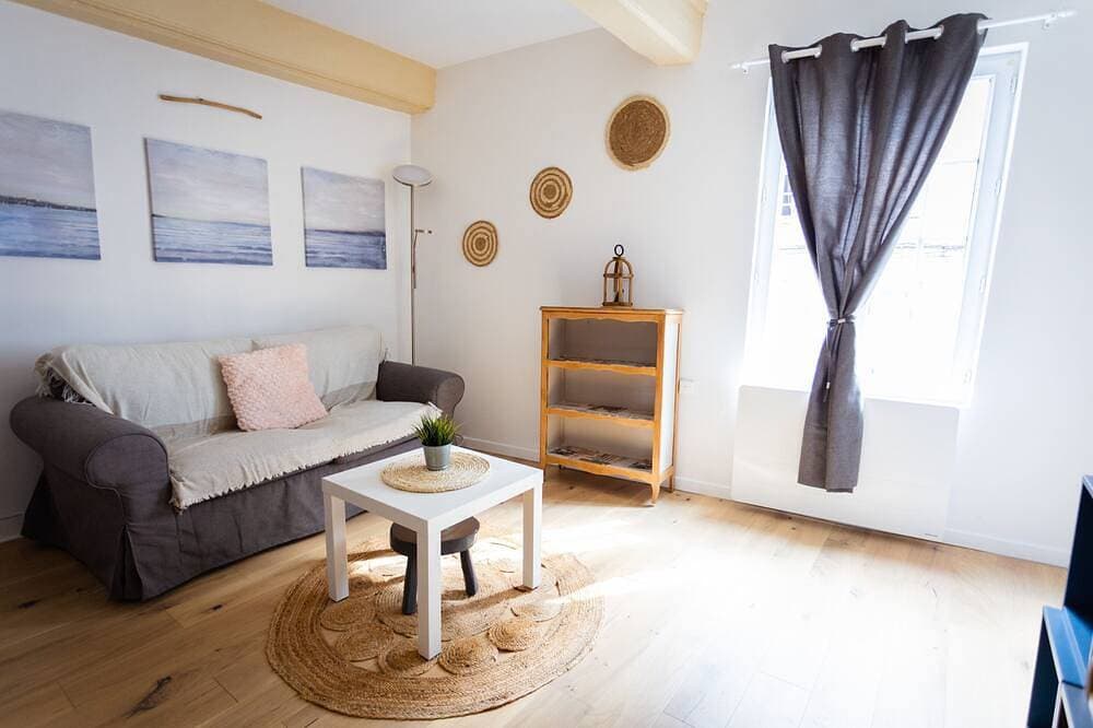 Foto 13 von 28: La Campagne -Studio-Ensuite mit Bad-Stadtblick