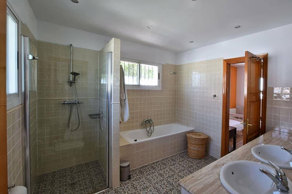 Foto 6 von 25: Villa in Sayalonga mit Privatpool