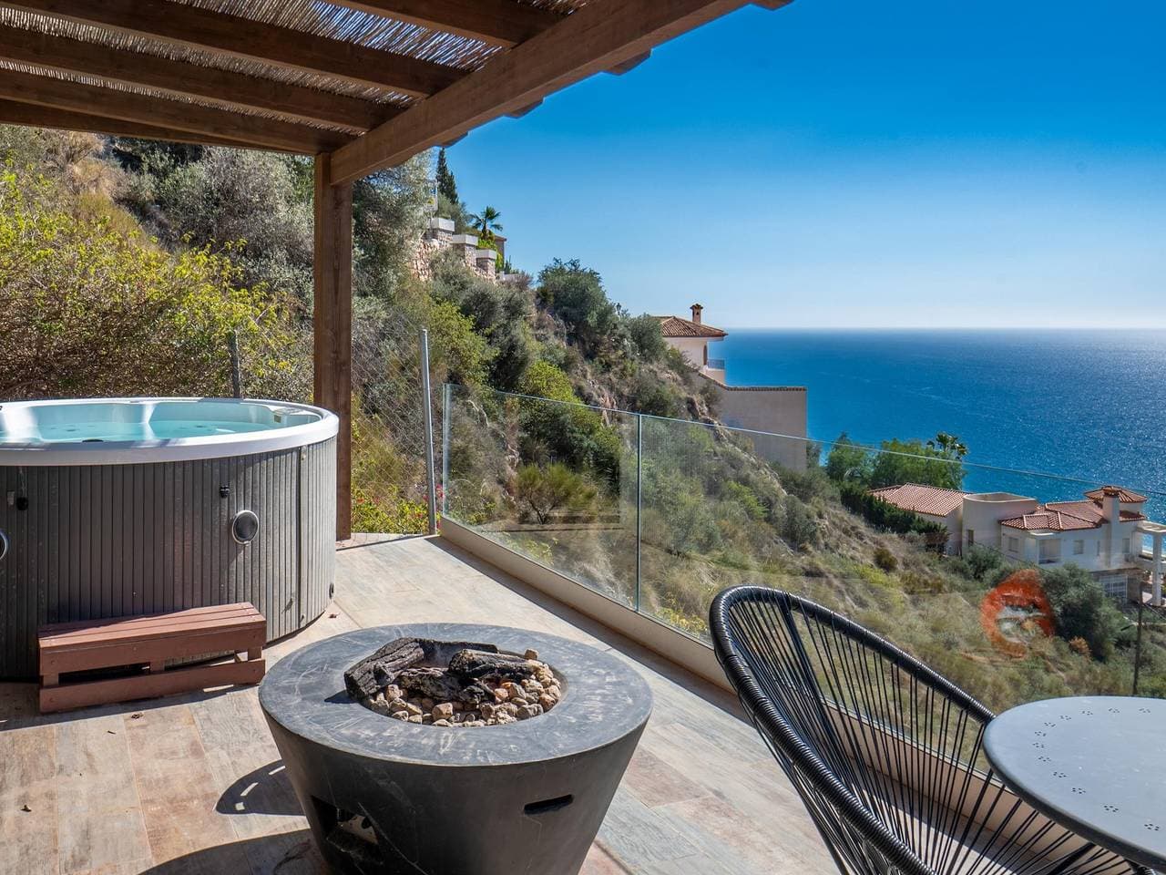 Foto 8 von 35: Luxusvilla mit Jacuzzi.