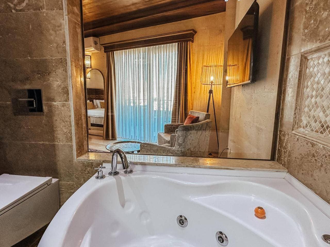 Foto 13 von 16: Deluxe Suite with Spa Bath