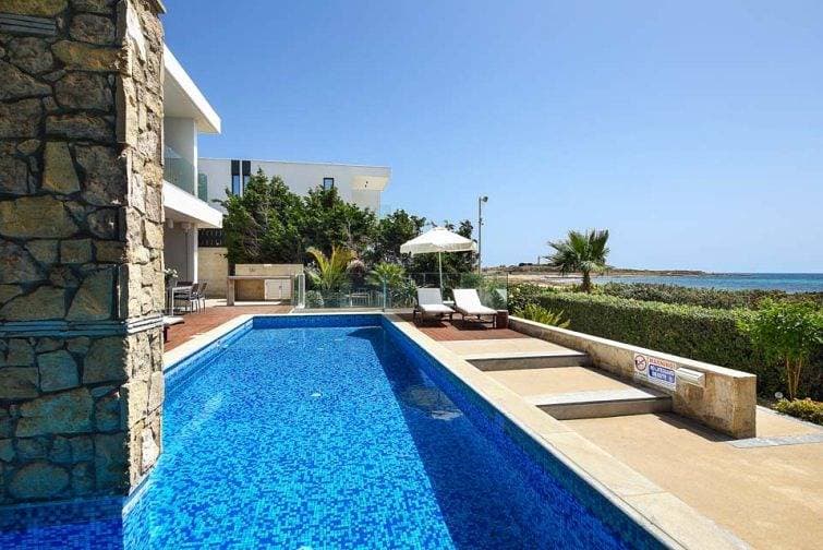 Foto 6 von 32: Villa für 6 Personen mit Balkon