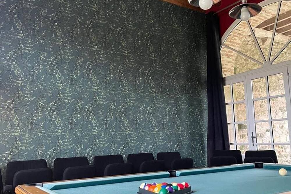 Foto 12 von 23: Les Ecuries: Cotentin Haus mit Pool, Billard, Kamin, 5 Schlafzimmern