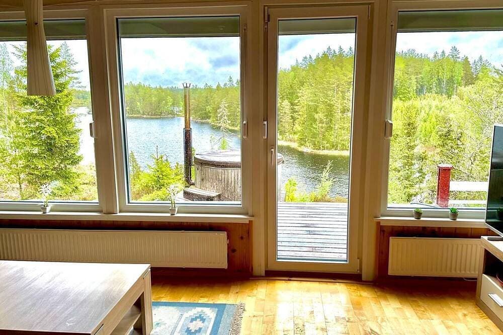 Foto 9 von 22: Ferienhaus Tived - direkt am See, Sauna, Boot, Badezuber