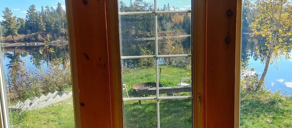 Foto 13 von 23: Clean Romantic Cabin<br>Lakeside Sauna/Tub and Fire Pit