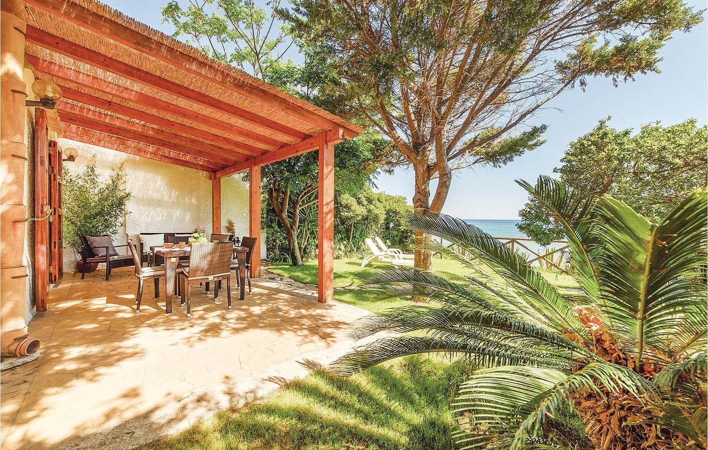 Rückzugsort am Meer mit Parkplatz auf der Terrasse 1