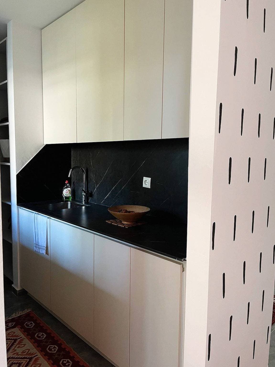 Foto 7 von 25: Modernes, rustikales Apartment im Zentrum von Toro in Prishtina