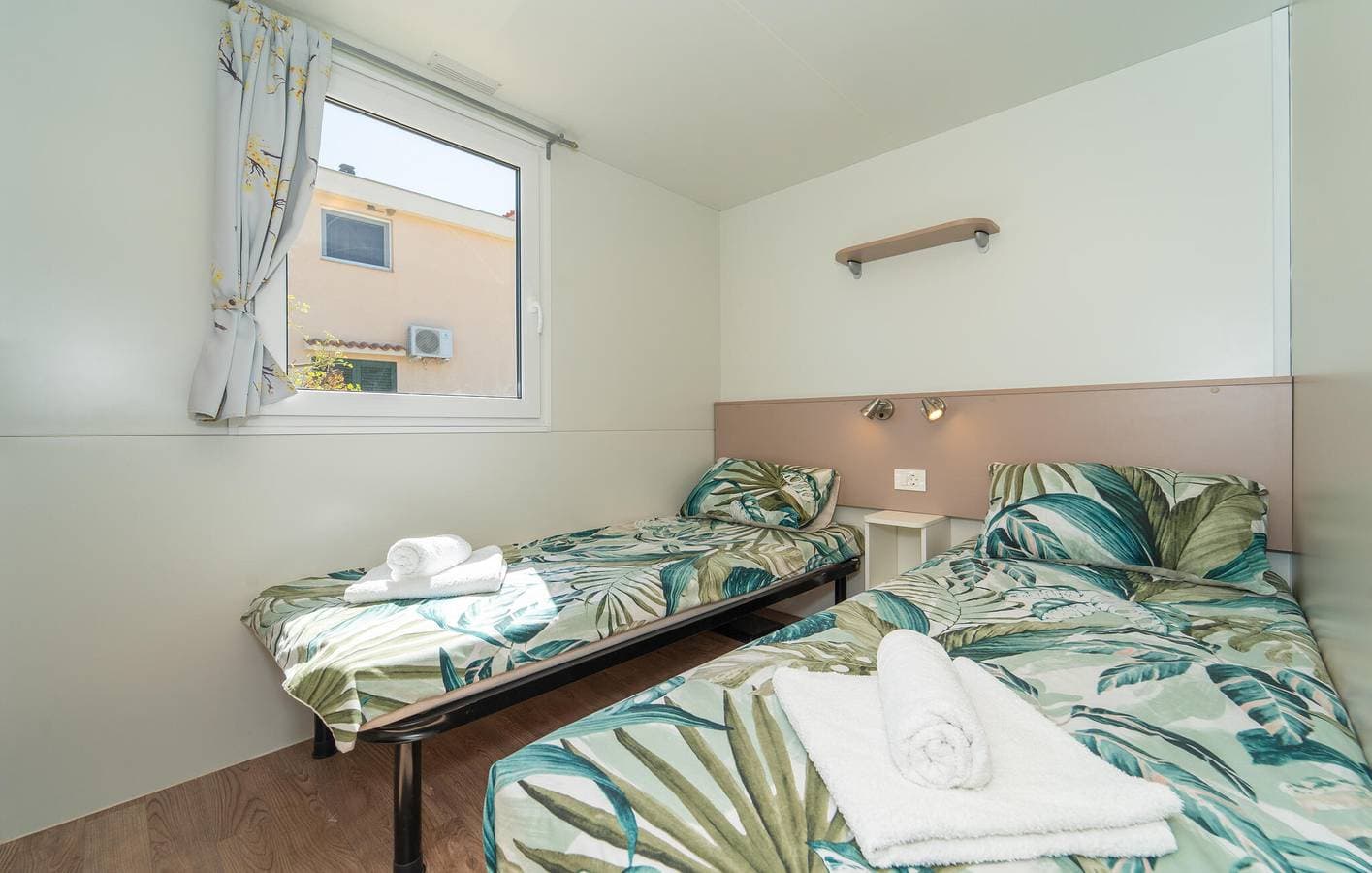 Foto 11 von 23: Gemütliches Mobilheim mit Meerblick, WLAN und Terrasse – 1 km vom Strand entfernt
