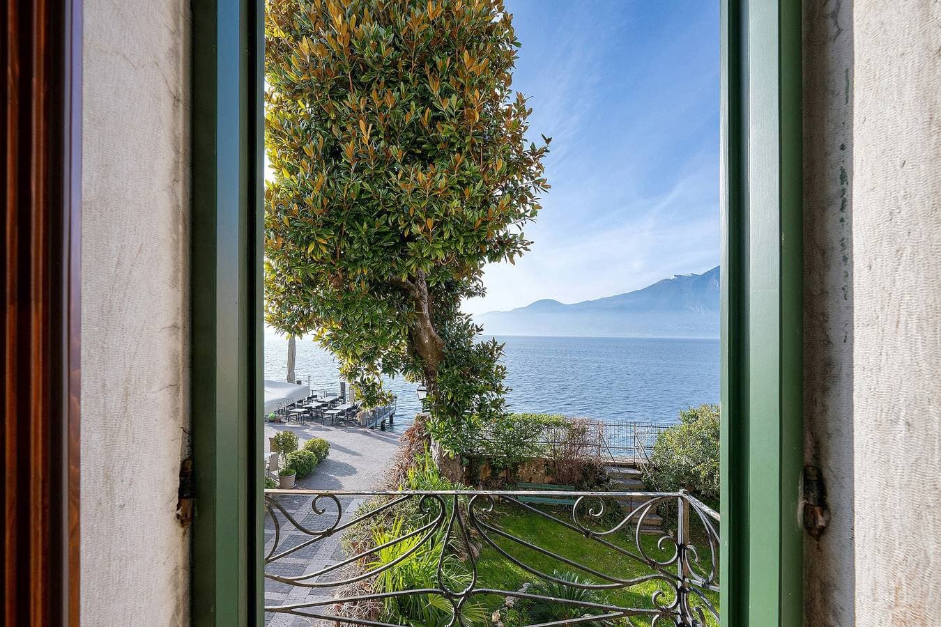 Foto 3 von 24: Appartement „Charming mit Seeblick“ mit privatem Garten und direktem Seeblick