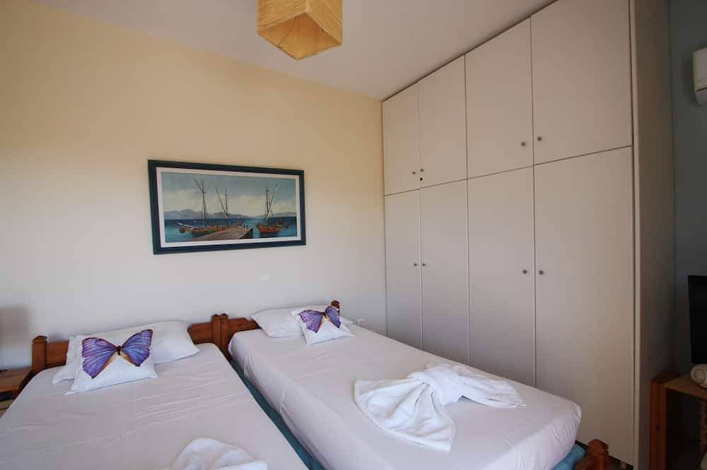 Foto 10 von 30: Mandola Studios Beachside - Skala Beach (Blue Studio)