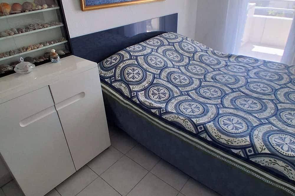 Foto 2 von 26: Air-conditioned 2-room apartment with a terrace, a 3-minute walk from the beach and restaurants