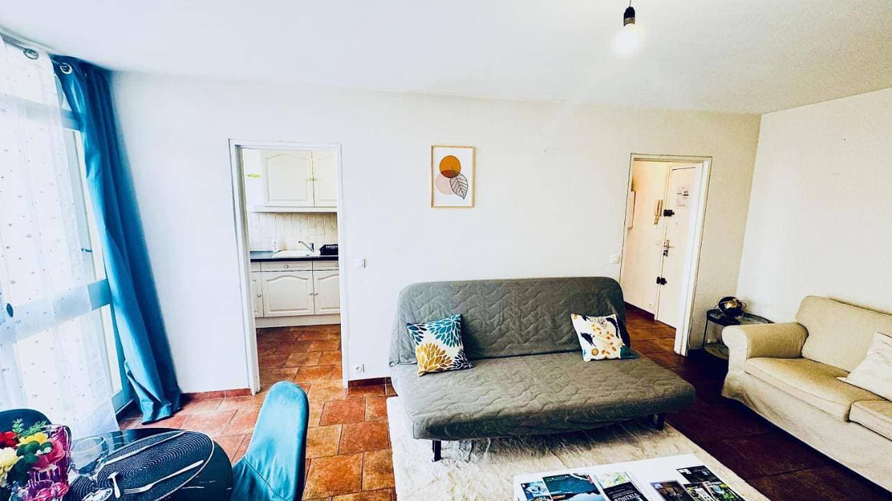 Foto 8 von 41: Two-Bedroom Apartment with Balcony