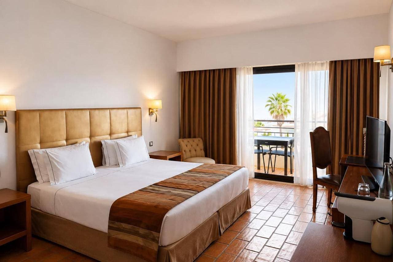 Foto 2 von 5: Double Room with Tennis Court View