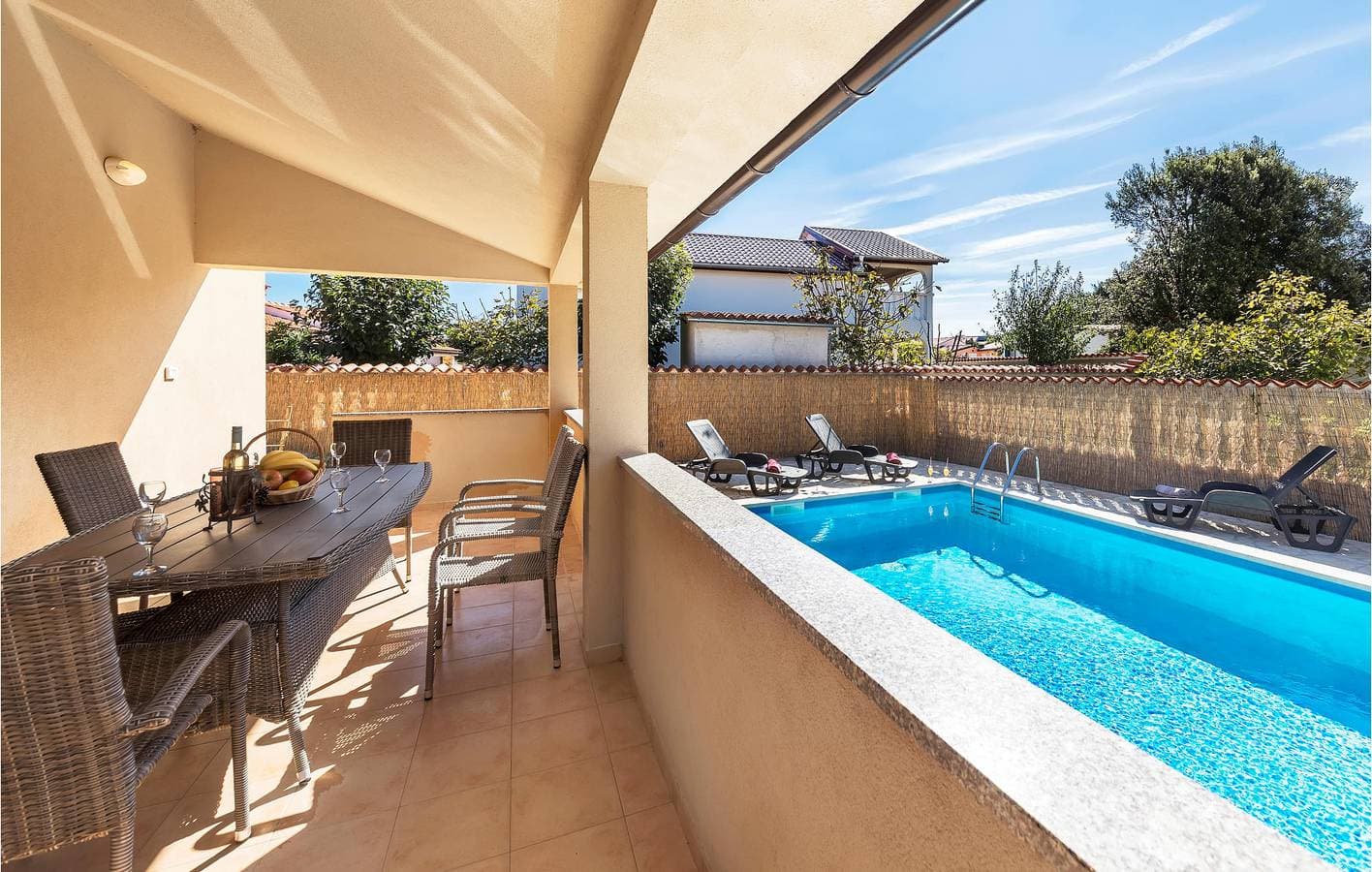 Foto 8 von 42: Geräumige Ferienwohnung mit Pool, Terrasse und WLAN – 1 km vom FKK-Strand entfernt