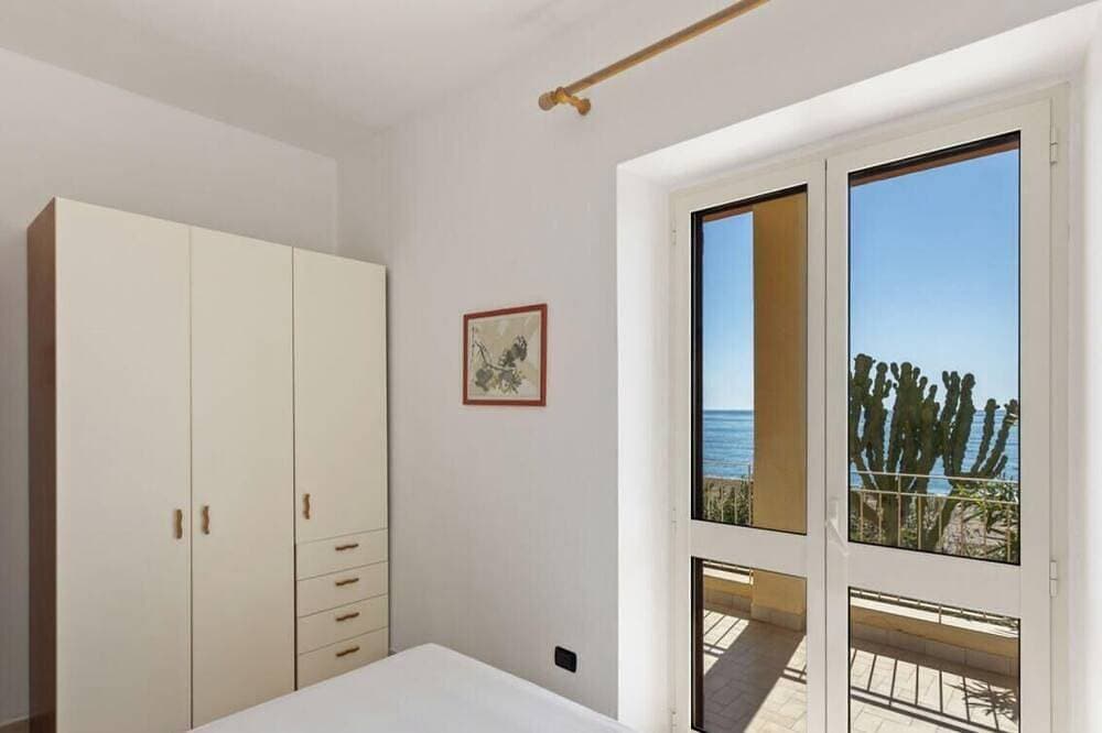 Foto 6 von 30: Is Feminas 25 – Wake up just moments from the sea 🌊☀️