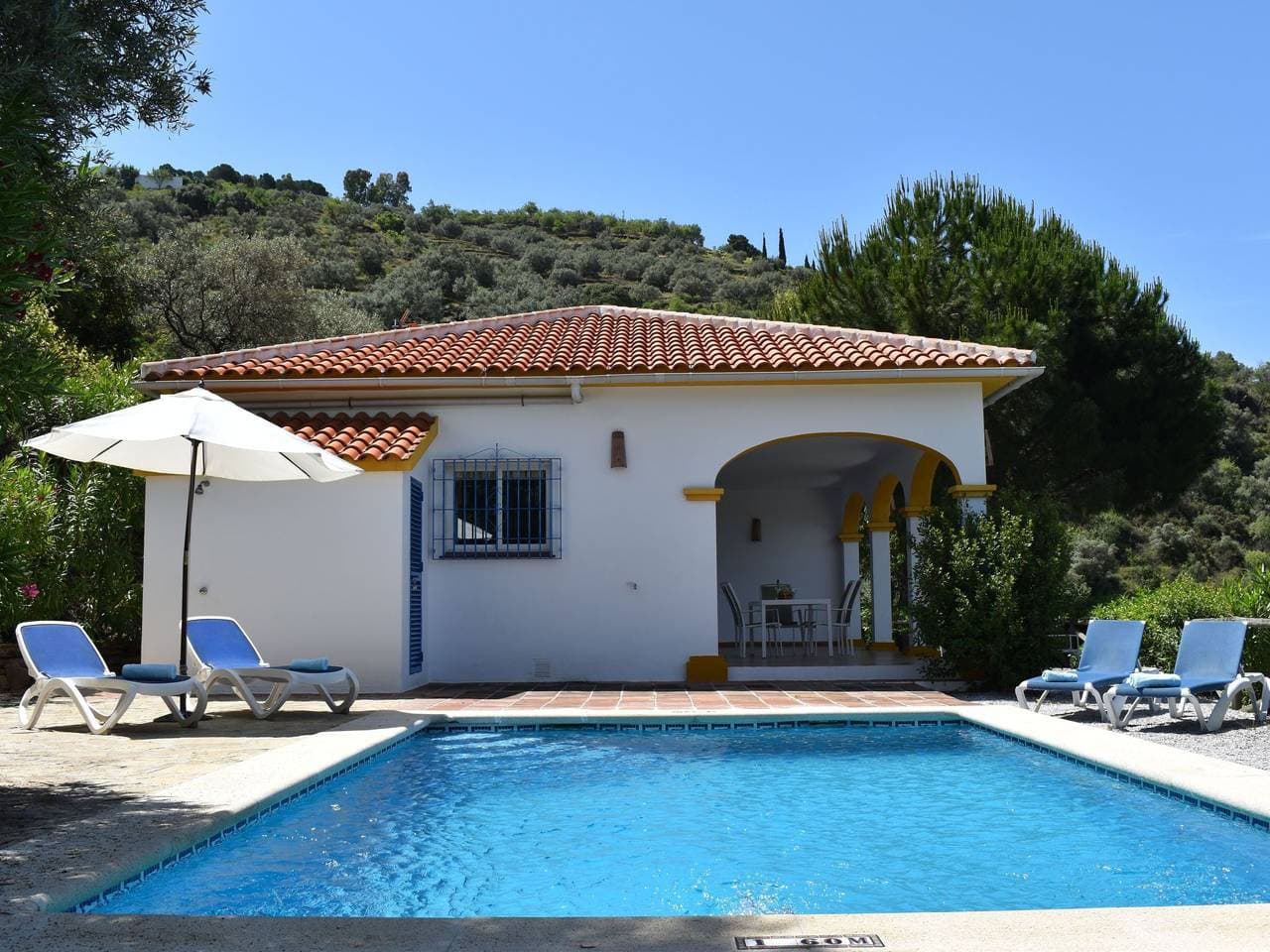 Villa mit privatem Pool 1