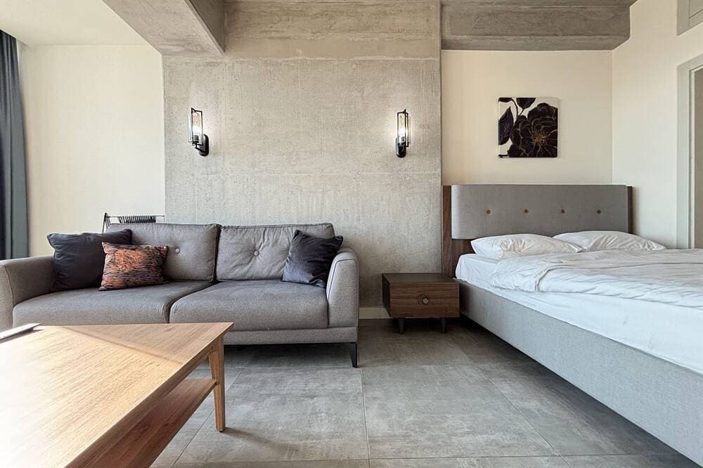 Foto 5 von 23: Queen Bomonti Studio | Panoramic City Living