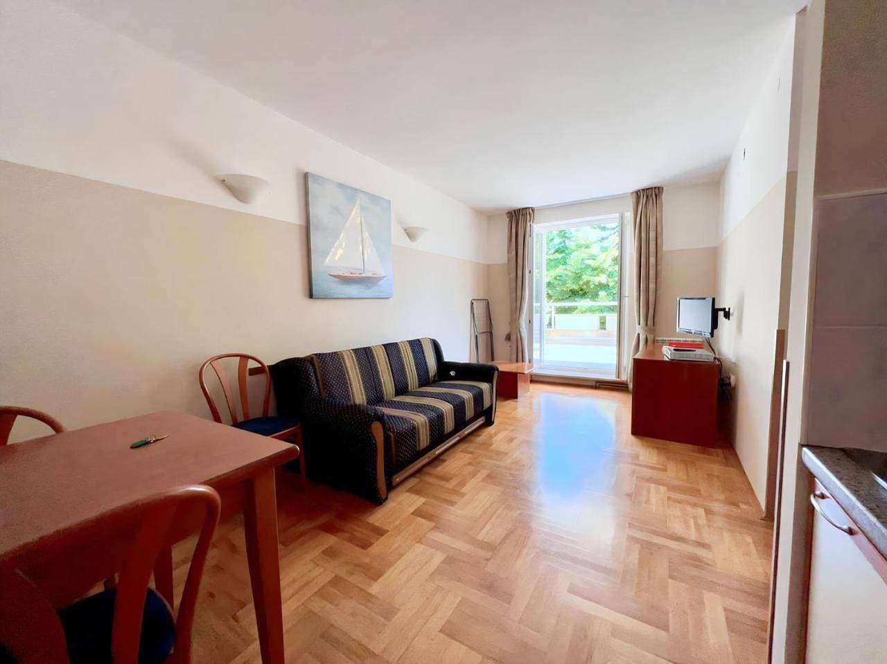 Foto 13 von 21: Two-Bedroom Apartment with Garden View